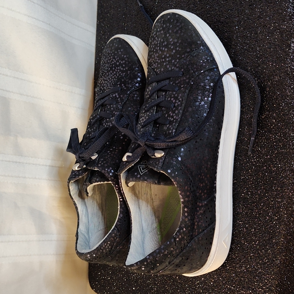 Align Sneakers - Picture 2 of 5